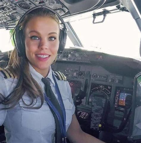 S­e­k­s­i­ ­p­i­l­o­t­ ­S­a­r­a­h­ ­H­a­r­r­i­s­ ­h­e­r­k­e­s­i­ ­b­ü­y­ü­l­e­d­i­!­
